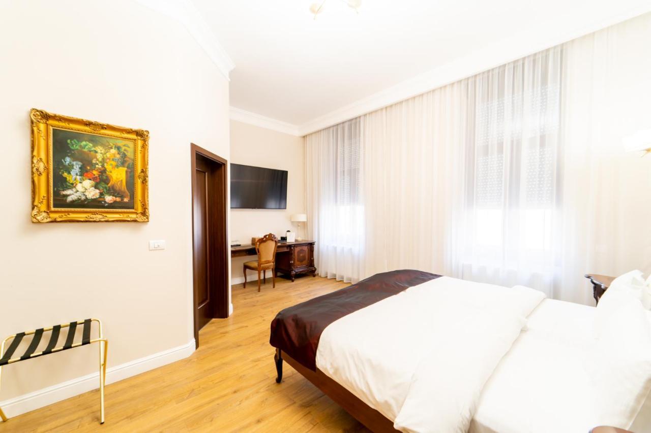 Picasso Boutique Hotel Arad Exteriör bild