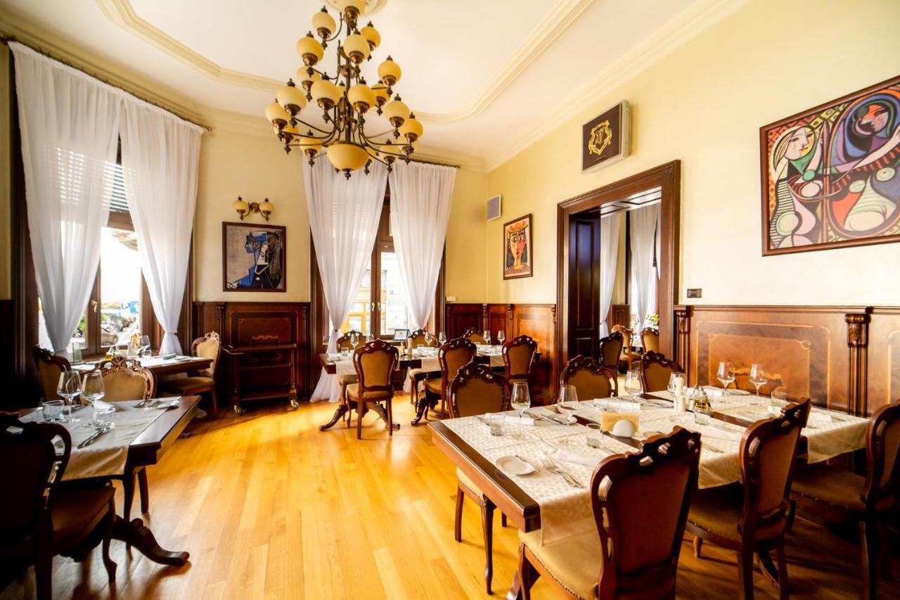 Picasso Boutique Hotel Arad Exteriör bild