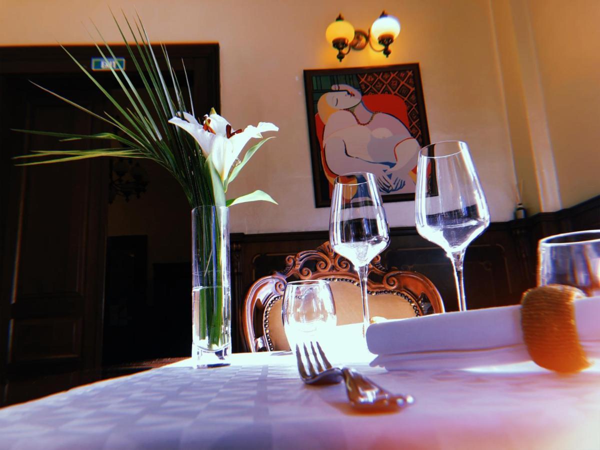 Picasso Boutique Hotel Arad Exteriör bild